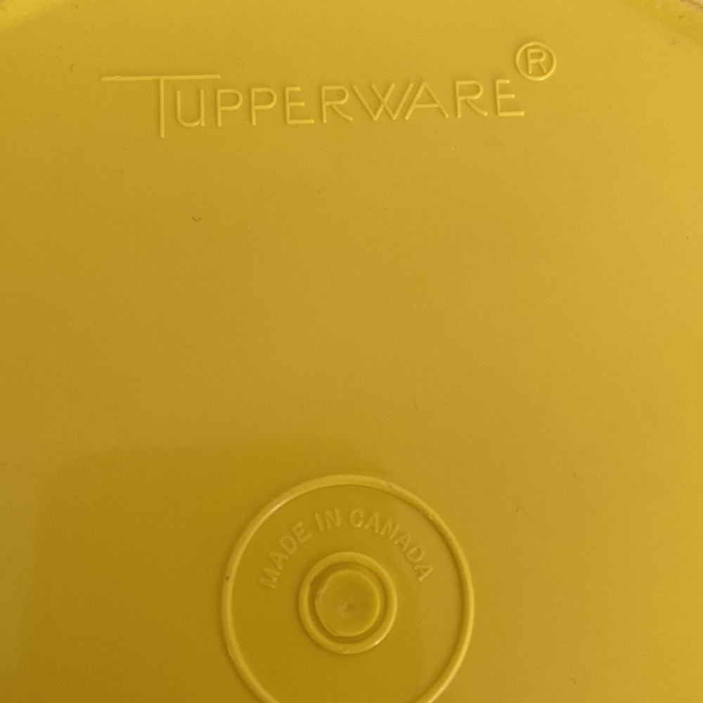 Vintage large yellow Tupperware containers set of 2 - Picture 6 of 11